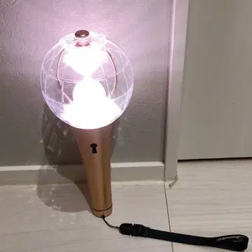 ATEEZ 공식 응원봉 ver.2 라이티니 점등 확인