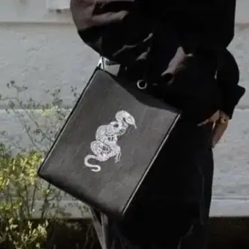 GIBOUS FAKE LEATHER SQUARE BAG