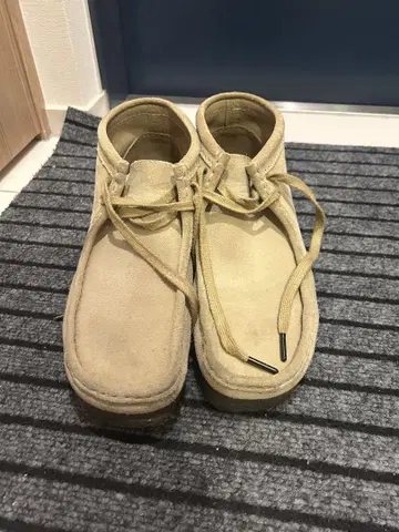 Clarks wallabee US10