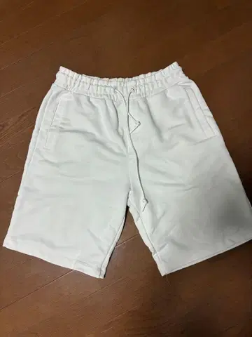 ZARA 화이트 숏팬츠 허리밴딩