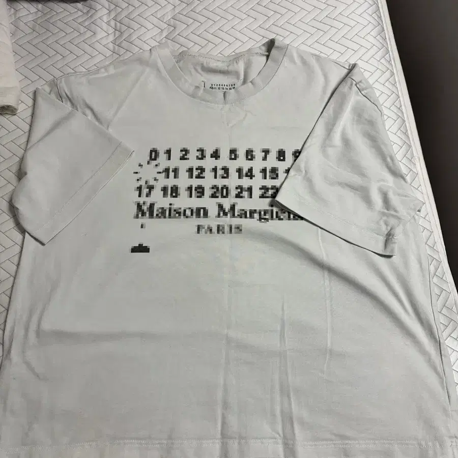【MM6】PIXEL LOGO SHORT SLEEVE T SHIRT MAISON MARGIELA | 메종마르지엘라 [50] Maison Margiela Pixel