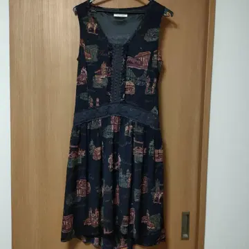 axes femme 런던 패턴 슬리브리스 무릎 기장 원피스