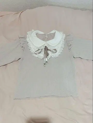 노에미 아가씨 하트 참 레이스업 티셔츠 핑크