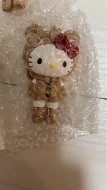 헬로키티 전시회 시크릿 마스코트 참 A 곰 수트 곰 미사용 새상품