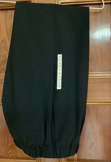 블랙 이지 테이퍼드 팬츠