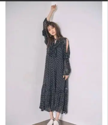 블랙 앤 화이트 도트 무늬 맥시 원피스