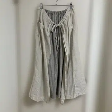 아이보리 플레어 스커트
