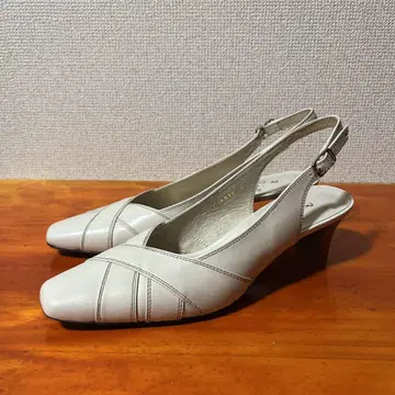새상품급 리즈라피네 백 스트랩 펌프스 23cm