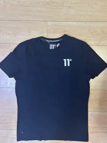 11 Degrees 블랙 티셔츠 L