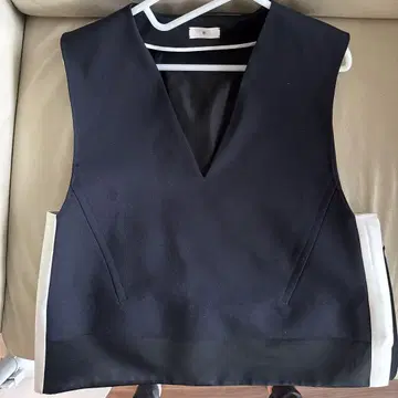 블랙 V넥 베스트
