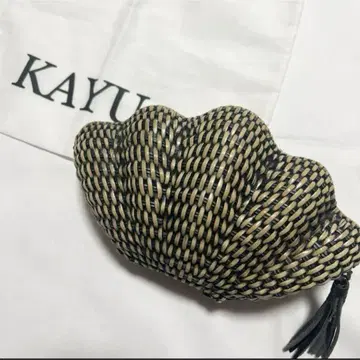 KAYU 카유 쉘형 클러치백 카고바