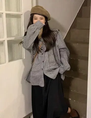 체크 무늬 블라우스