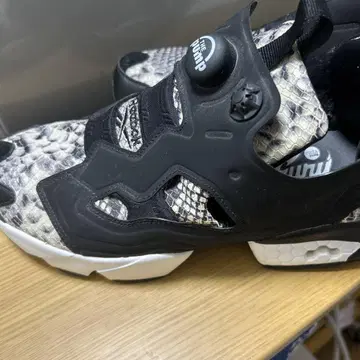 Reebok Instapump Fury 스네이크 패턴