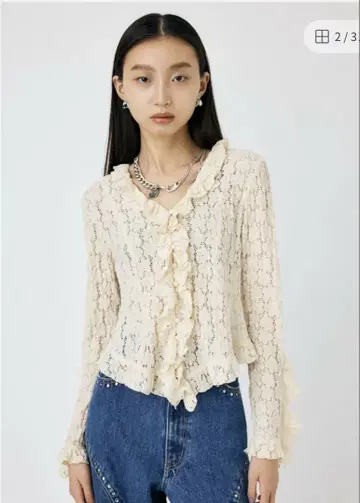 MOUSSY CUT LACE 러플 블라우스
