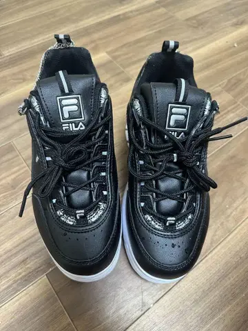 FILA 블랙 스니커즈 체인 부착