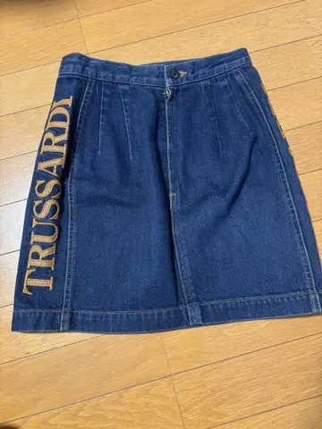 TRUSSARDI 데님 스커트 사이즈 40