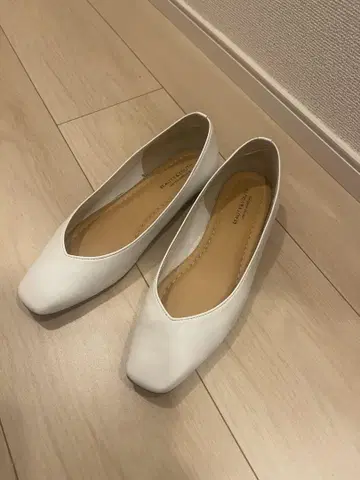 [가격 인하 가능] UNITED ARROWS 화이트 플랫슈즈