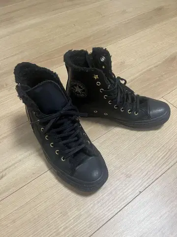 [ converse(컨버스) ] 퍼 블랙 하이컷 스니커즈