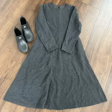 UNIQLO 브러쉬드 저지 원피스 DARKGRAY 레인부츠