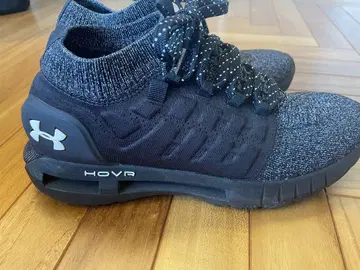 Under Armour HOVR 블랙 러닝화
