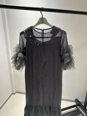 hem tiered volume sleeve embroidery OP