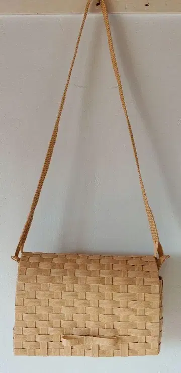 베이지 뜨개질 숄더백