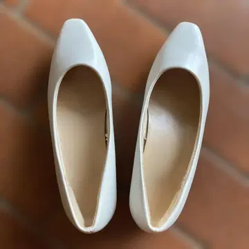 화이트 스틸레토 펌프스 22.5cm
