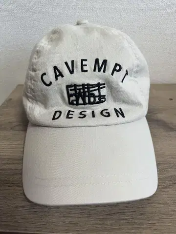 C.E CAV EMPT 자수 디자인 베이지 캡