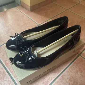 Clarks 클락스 펌프스 블랙
