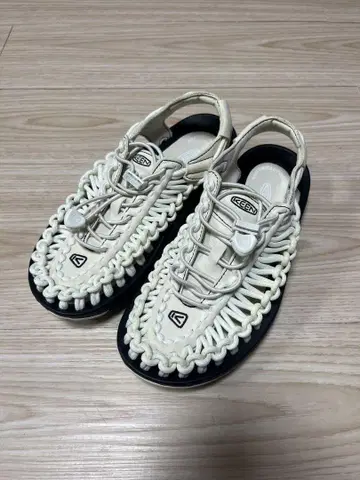 미사용 [ KEEN ] 킨 유니크 스니커즈 / 샌들 23cm
