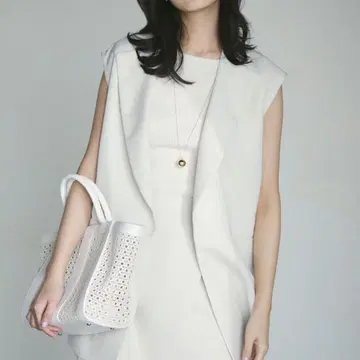 미사용 새상품 FRAY I D 백 벨트 디자인 박스 베스트 1 WHT