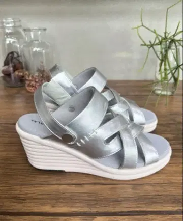 실버 크로스 스트랩 샌들 24.5cm