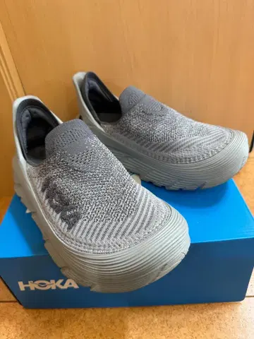 HOKA 그레이 슬립온