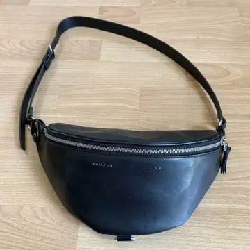 LAD MUSICIAN 가죽 바디백