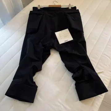블랙 사루엘 팬츠 접어 올린 밑단