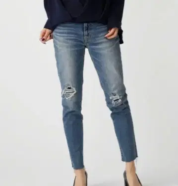 새상품*아즈 바이 마우지* 데미지 컷오프 데님*25