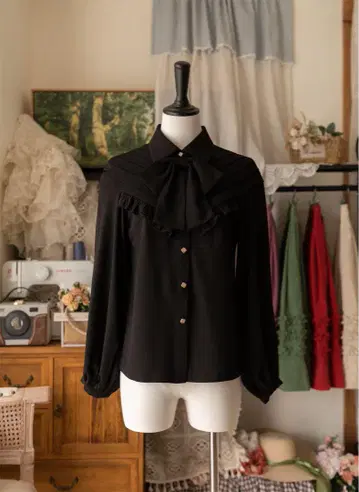 [ forest wardrobe ] 프릴 리본 플리츠 블랙 긴팔 블라우스