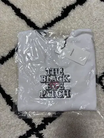 마우지 BEP OG 큐빅 BABY TEE 블랙 아이패치 화이트