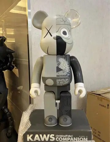 정품 베어브릭 1000% 인체 모형 카우스 kaws 피규어