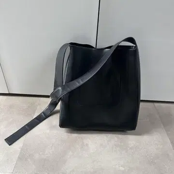 ZARA 토트백