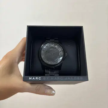 MARC BY MARC JACOBS 블랙 시계