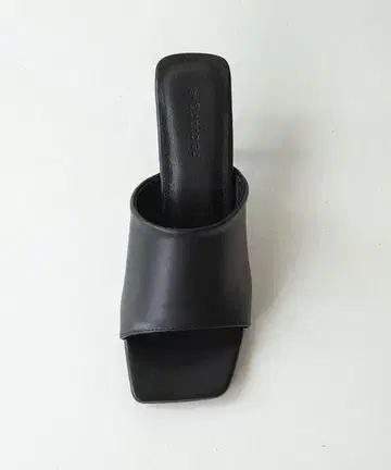 스퀘어토 힐 샌들 블랙