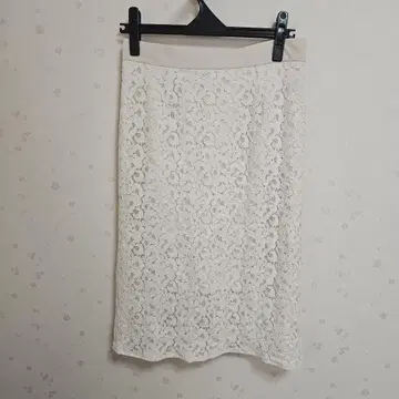 Spick and Span 꽃무늬 레이스 타이트 스커트