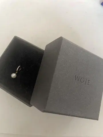 WOJE 펄 후크형 귀걸이 (한쪽 귀만)