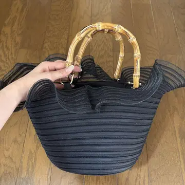 카고백 프릴 블랙