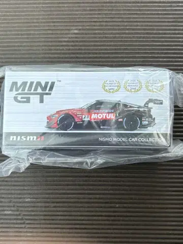 Nismo MINI GT MOTUL AUTECH Z 미니카