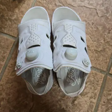 reebok 샌들 25cm