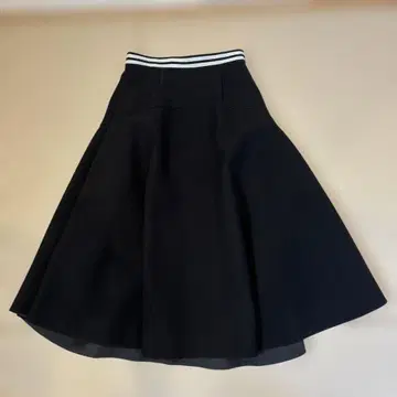 보더스 앳 발코니 A라인 스커트 셋업 가능