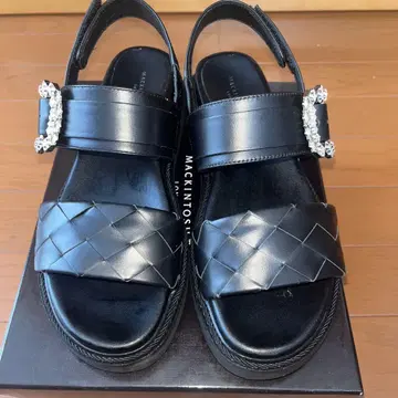 MACKINTOSH LONDON 블랙 가죽 샌들 24