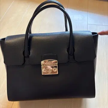 검은색 플랩 핸드백